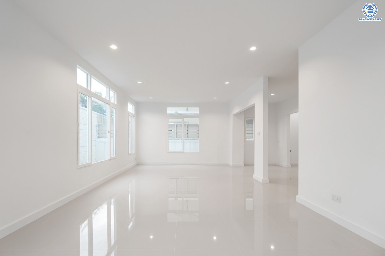 บ้านมือสองตกแต่งใหม่ ม.เดอะแพลนท์ วัชรพล หลังมุม เนื้อที่ 54 ตร.ว. ฟังก์ชัน 3 ห้องนอน 3 ห้องน้ำ จอดรถได้ 2 คัน Facilities ครบครัน บนทำเลเชื่อมต่อหลายเส้นทาง ถ.รามอินทรา ถ.สายไหม และ ถ.พหลโยธิน ใกล้สนามบินดอนเมือง ทางด่วน "รามอินทรา" และรถไฟฟ้าสายสีเขียว "สถานีคูคต"